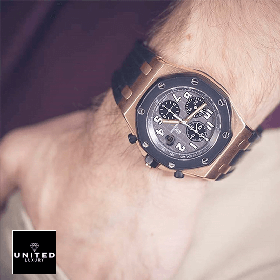 Audemars Piguet Royal Oak Black Dial 25940OK.OO_.D002CA.01 Replica on the man wrist