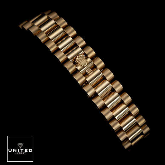 Rolex Lady-Datejust 279175 Replica Yellow Gold Oyster Bracelet on the Rolex Logo